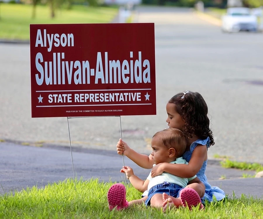 Alyson-Volunteer-Collage-Static-Children-Lawn-Sign-900x750